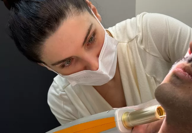 Flacidez da pele: por que ela acontece, como prevenir e quais são os tratamentos mais eficazes 2 Laser pode ajudar a prevenir o câncer de pele? Renovação celular, envelhecimento epigenético e dano solar